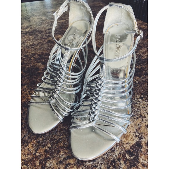 LE CHATEAU | High Heel Sandals - Picture 1 of 3